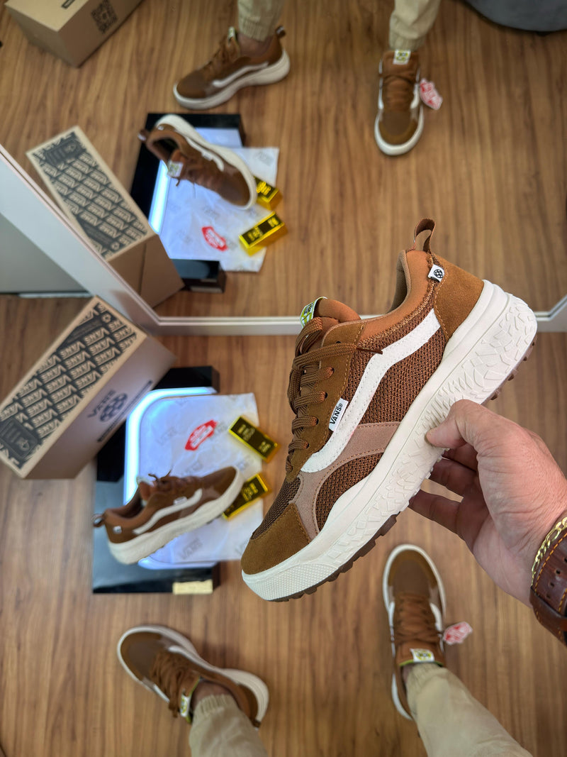 Vans Neo Camurça – Caramelo e Branco