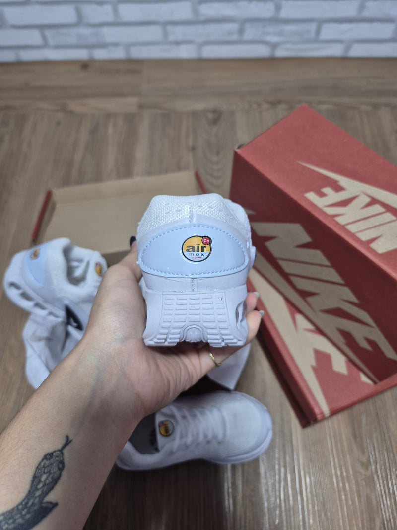 Nike Air Max DN Infantil × Supreme