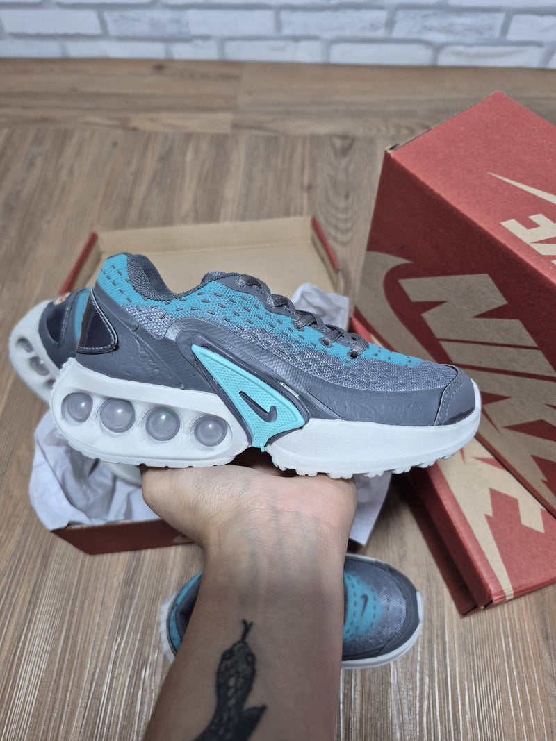 Nike Air Max DN Infantil × Supreme