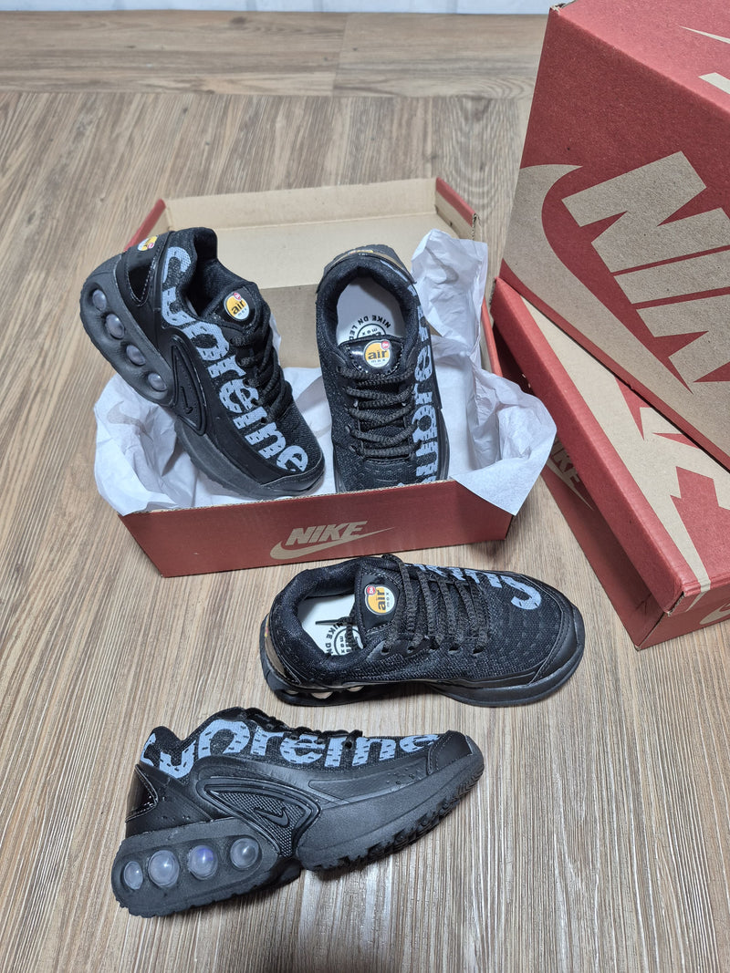 Nike Air Max DN Infantil × Supreme