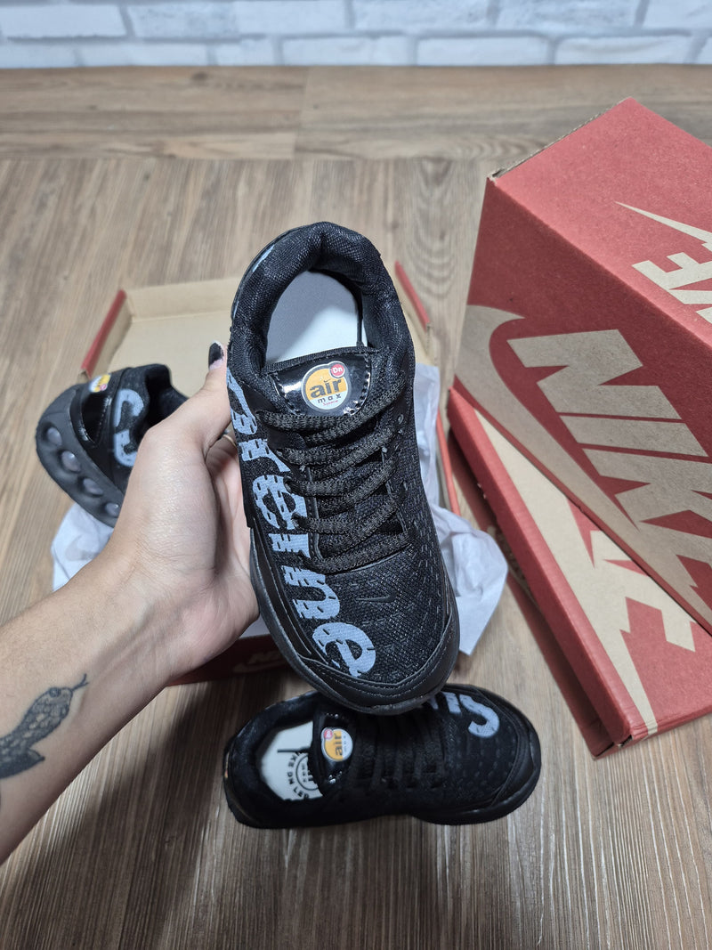 Nike Air Max DN Infantil × Supreme