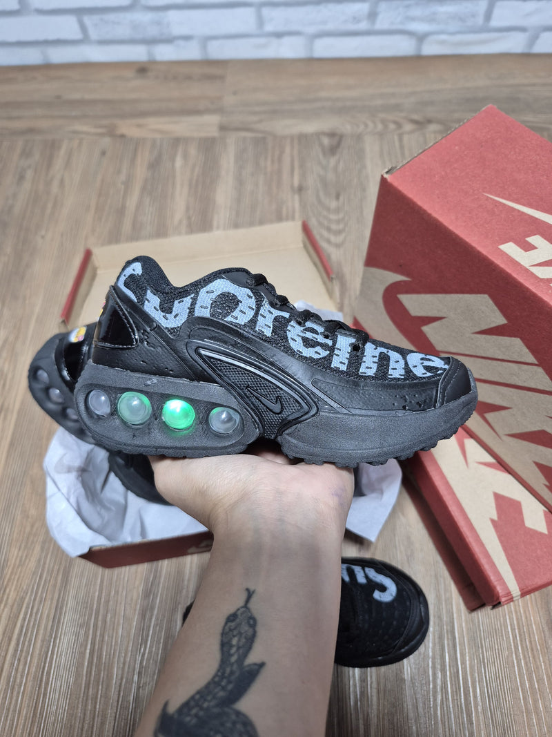 Nike Air Max DN Infantil × Supreme