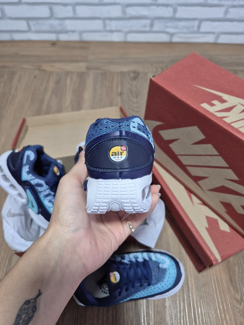 Nike Air Max DN Infantil × Supreme