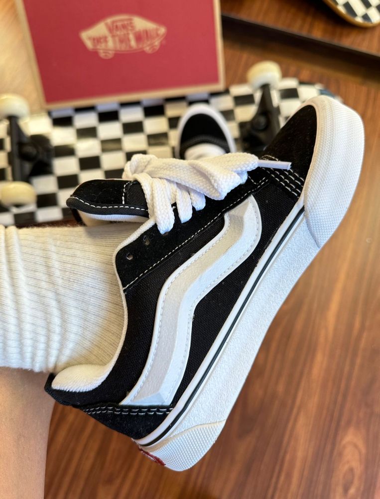 Vans Knu – Preto e Branco