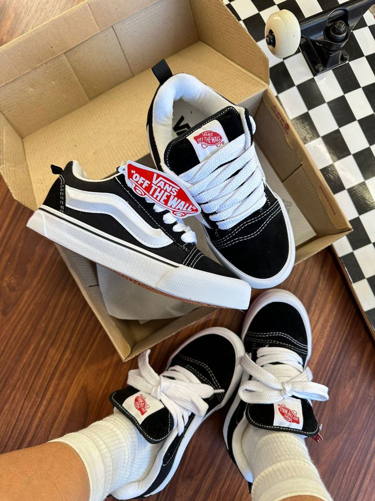 Vans Knu – Preto e Branco
